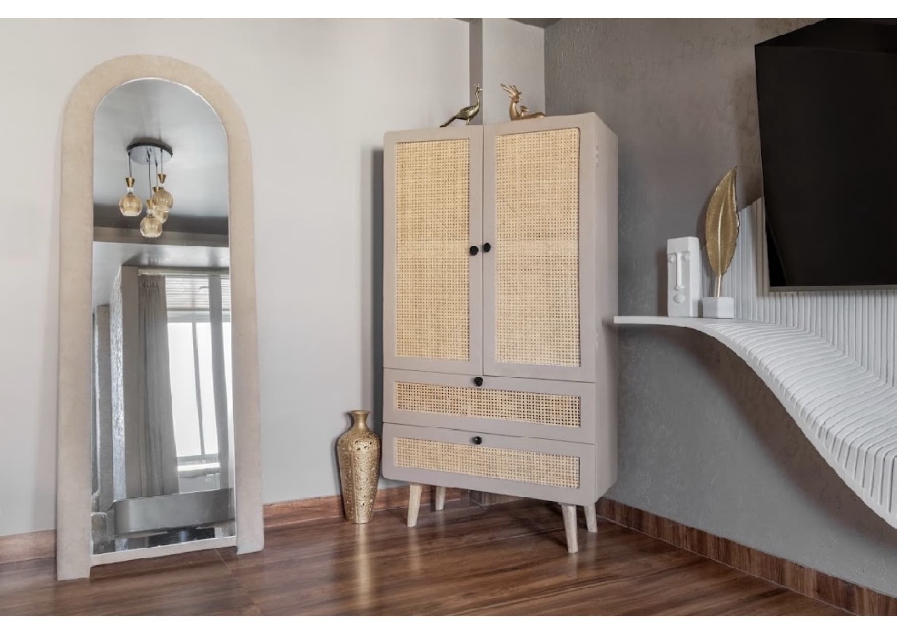 Inside PinkCityBnb